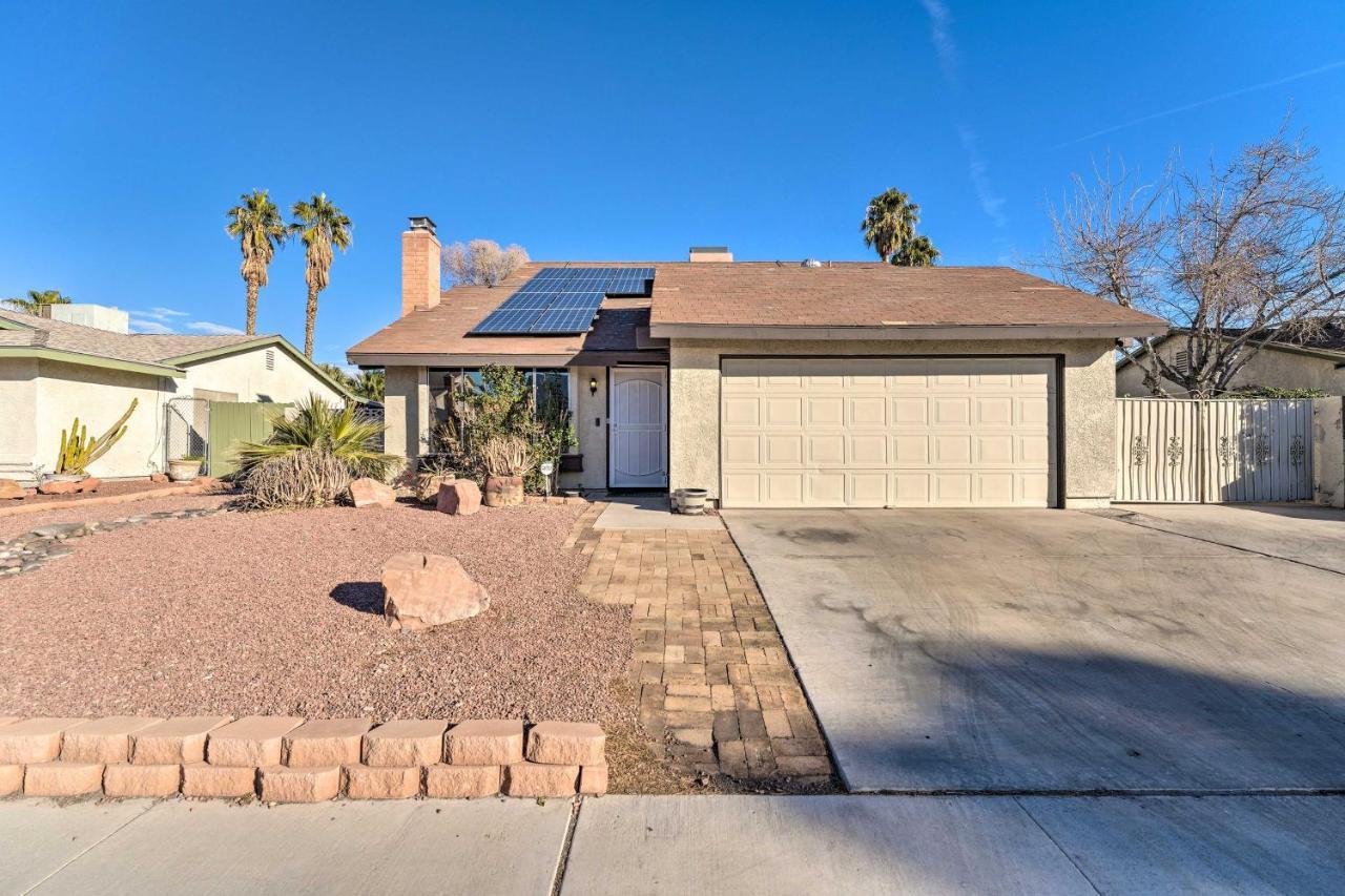 Stylish Home With Pool - 5 Mi To Las Vegas Strip! Exterior photo